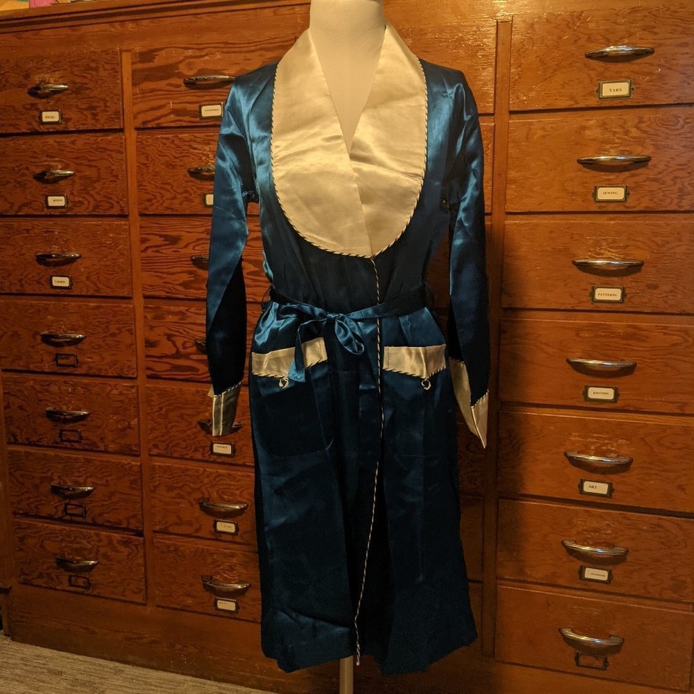 Vintage silk 40's -50's smoking jacket bathrobe